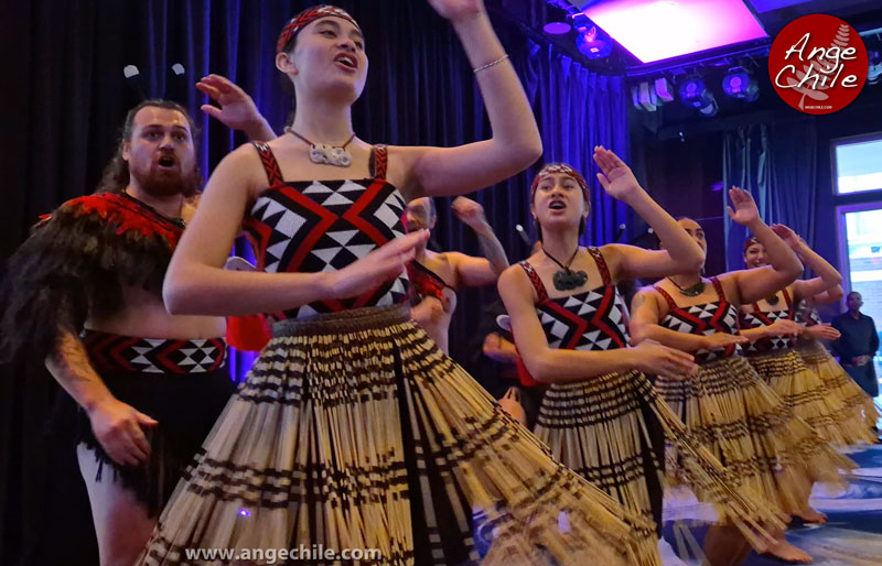 Un baile maorí en NZCreatorCon 2024 en Auckland, Nueva Zelanda