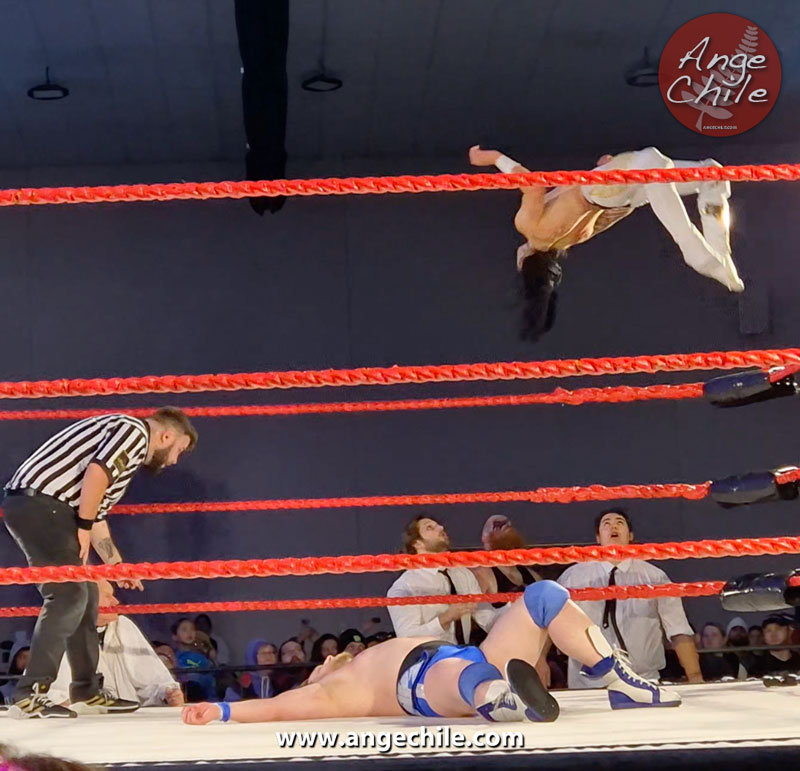 Tee Hawke VOLANDO desde la cuerda - Luchadores de Nueva Zelanda en el Kiwi Rumble - Aotearoa Wrestling - Ange Chile