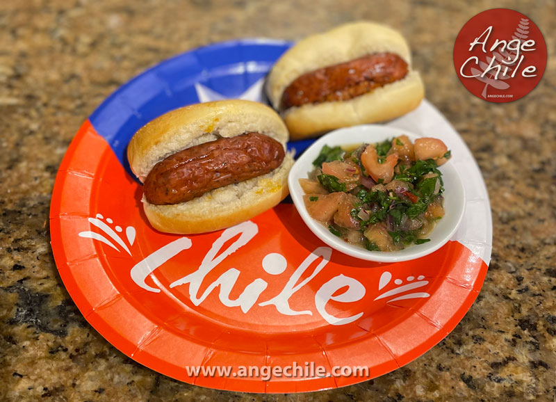 Choripanes con pebre en un plato de Chile - Comida Chilena - Fiestas Patrias en Nueva Zelanda con Ange Chile