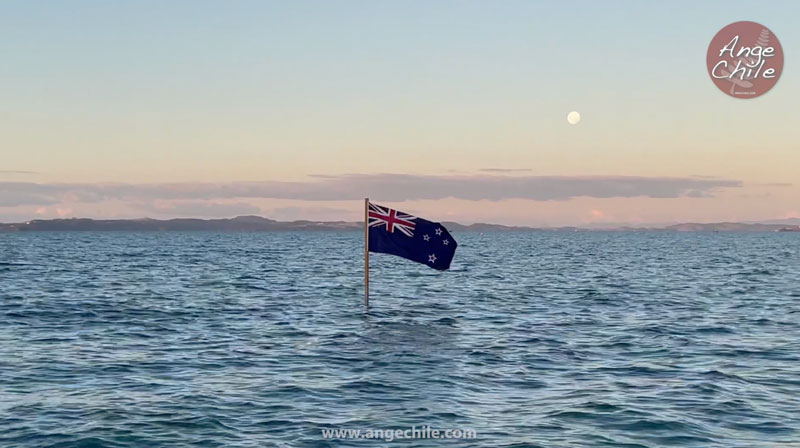 Bandera de Nueva Zelanda en el mar - Eastern Beach Auckland - Ange Chile